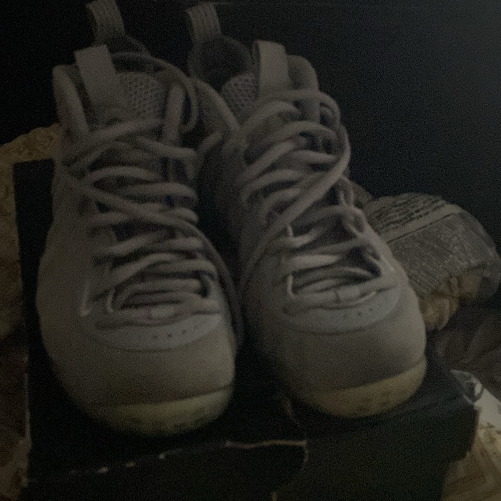selling these size 8 - Picture 2 of 4